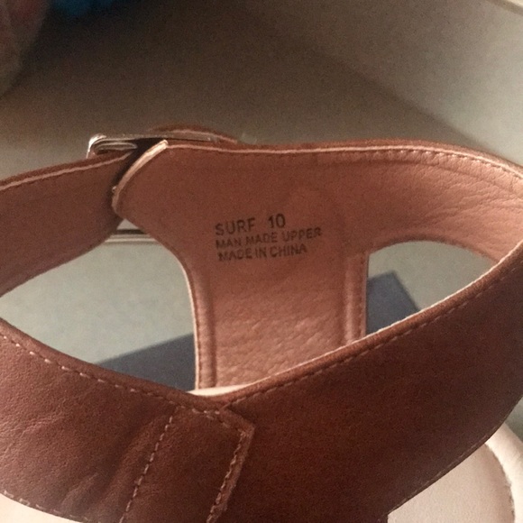 Size 10 New thick sole Sandal - Picture 3 of 3